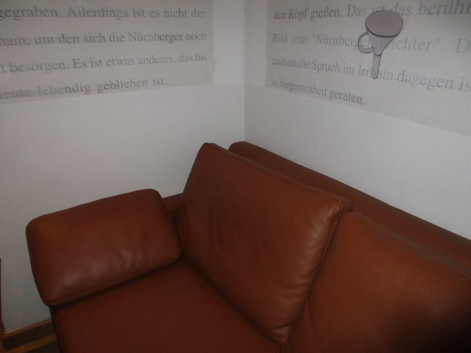 Das instabile Ausziehsofa Hotel Drei Raben