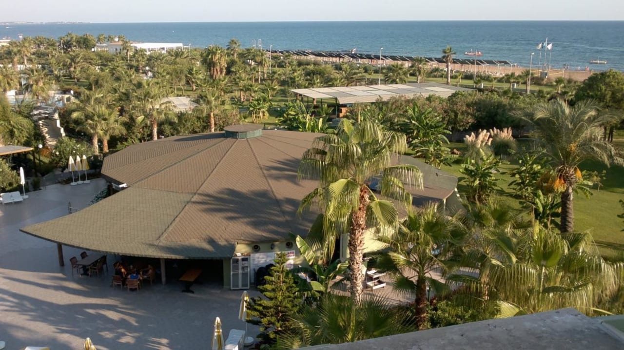 Ausblick Hotelzimmer über Anlage VONRESORT Golden Coast