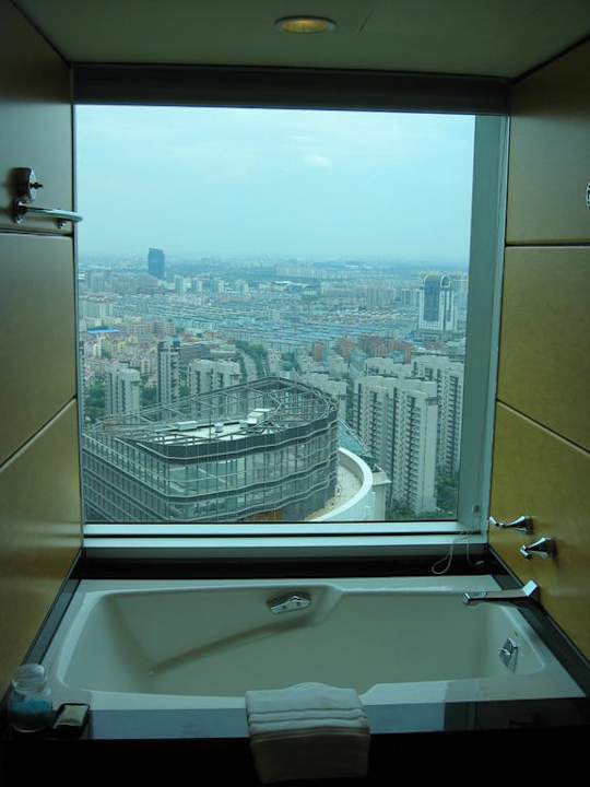 Badewanne mit Panoramablick DoubleTree by Hilton Hotel Shanghai - Pudong