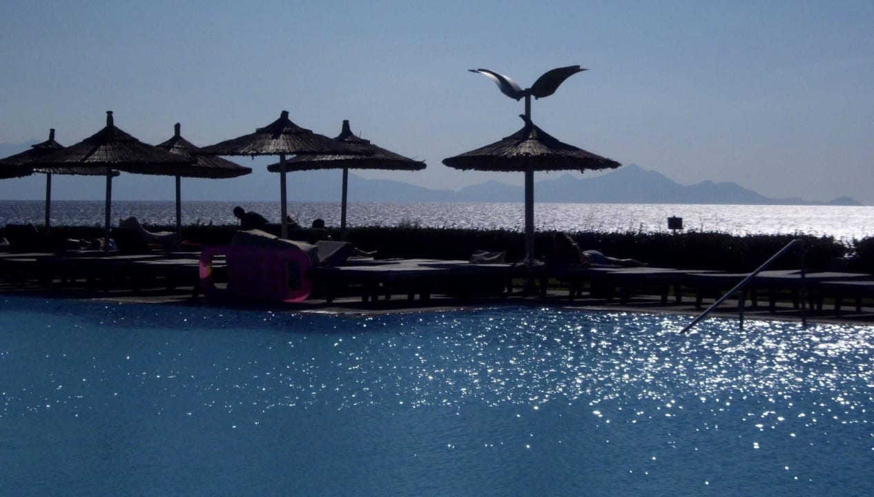 Blick vom Hauptpool auf`s Meer Akti Palace Resort & Spa