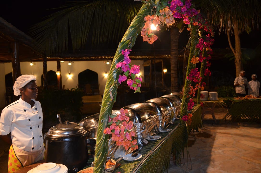 Buffet beim Pool-Dinner Sultan Sands Island Resort & Spa