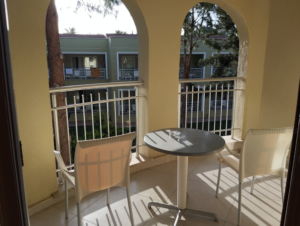 Zimmer Kamelya Aishen Club