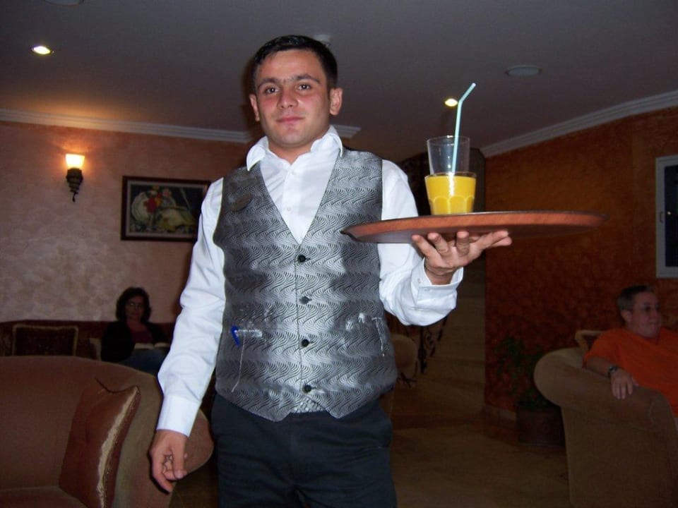 Einer der fleißigen Serviceleute Royal Atlantis Beach Hotel