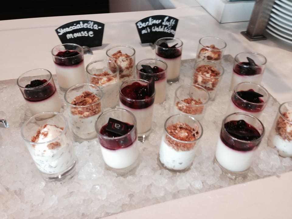 A lounge  cocktail time Vienna House by Wyndham Andel's Berlin