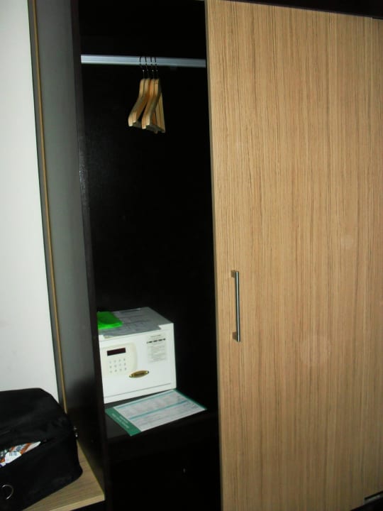 Kostenloser Nummernsafe im Schrank Hotel Golden Jade Suvarnabhumi