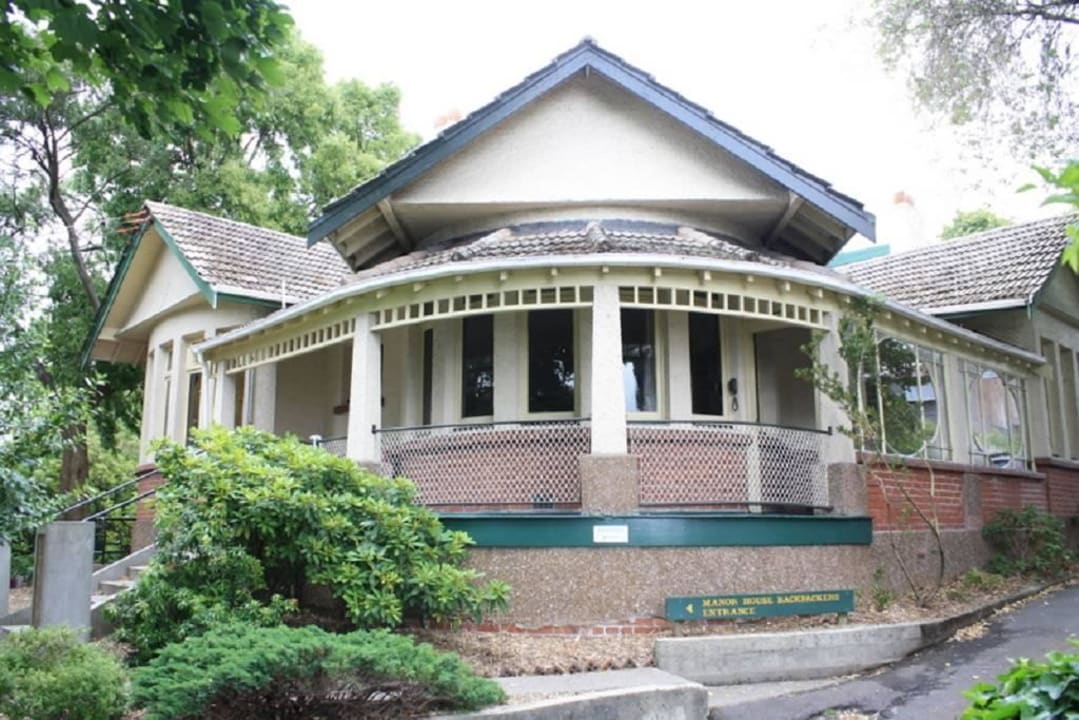 Front of Manor House Manor House Backpackers