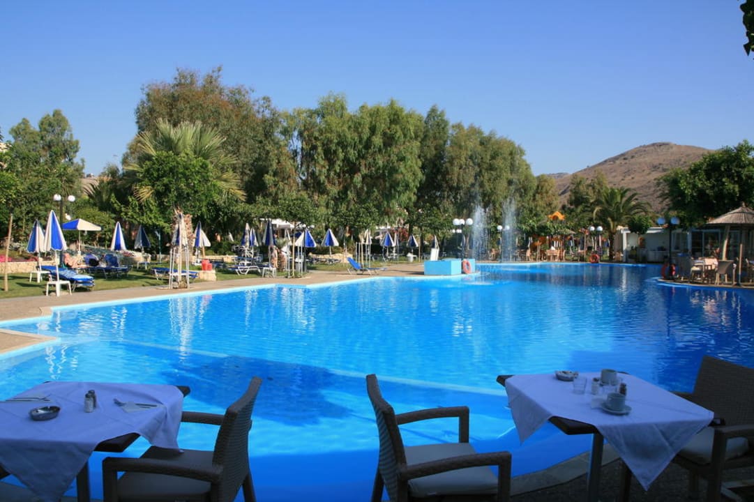Pool mit Essbereich Hotel Corissia Princess
