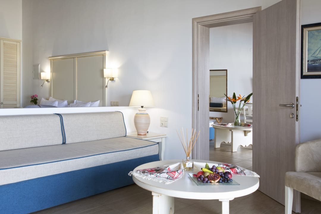 Zimmer Alexander Beach Hotel & Village Resort