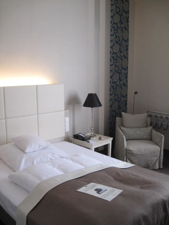 Blick aufs Bett Best Western Hotel Rebstock