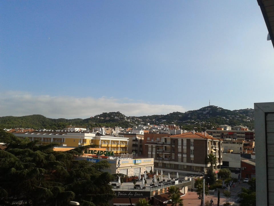 Ausblick auf der Straßenseite zur Partystraße Hotel Festa Brava