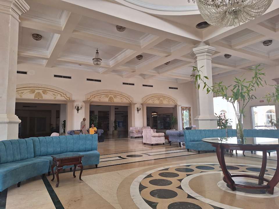 Lobby Brayka Bay Resort