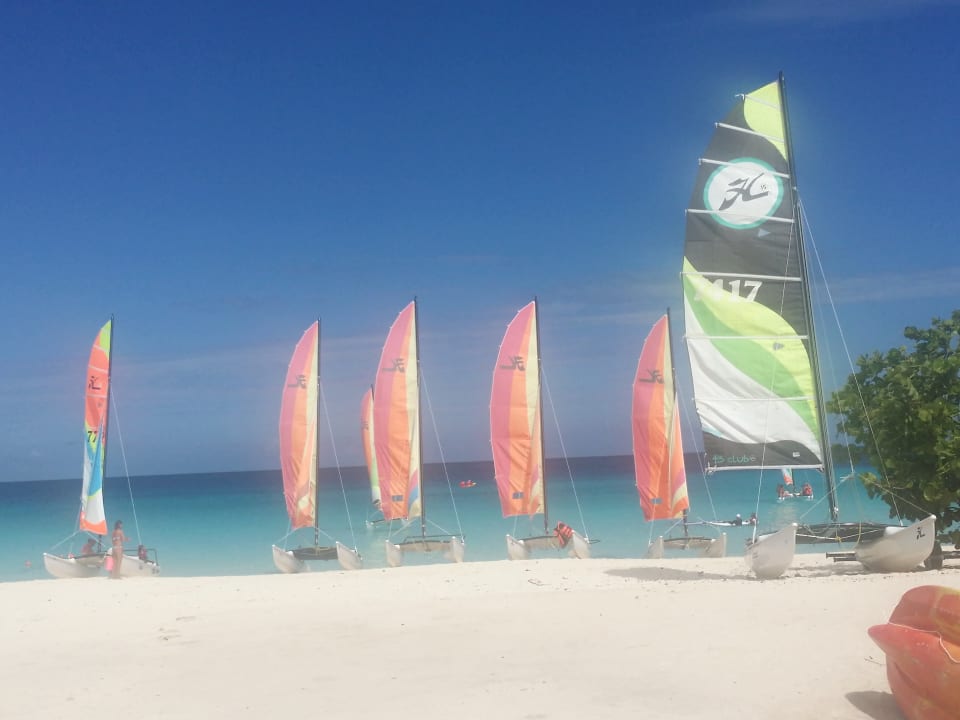 Animationsprogramm am Strand mit Katamaran Tretboot usw. Hotel Playa Pesquero