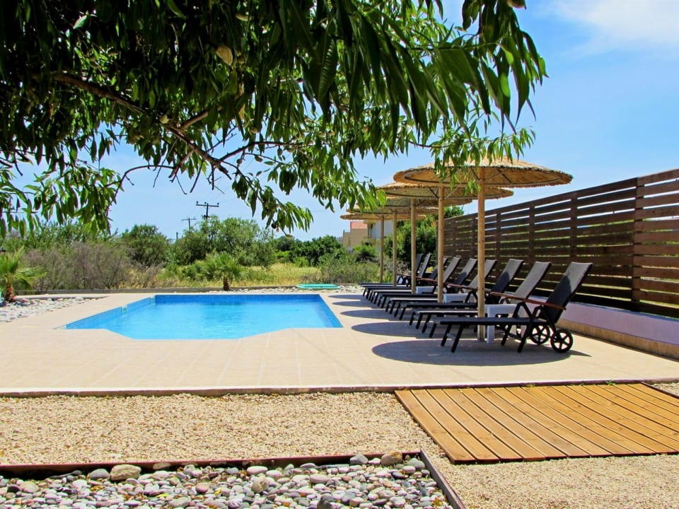 Pool Ledras Villas