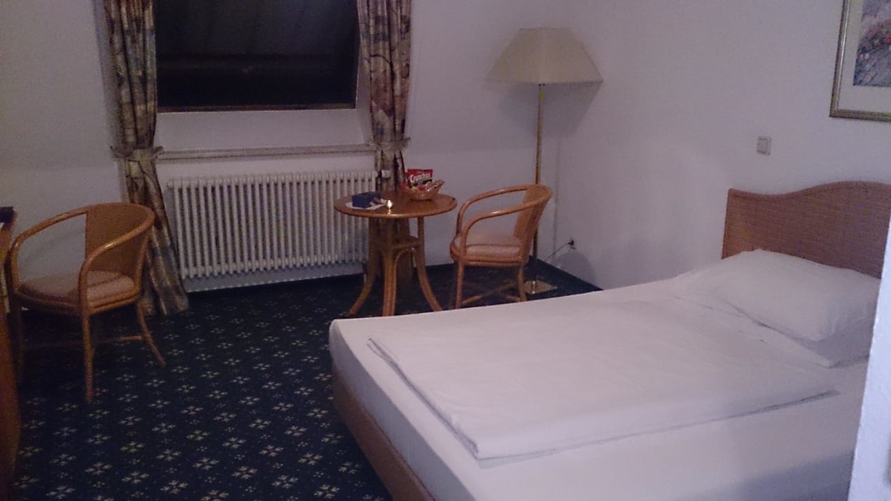 Zimmer vom Eingang aus Victor's Residenz-Hotel München