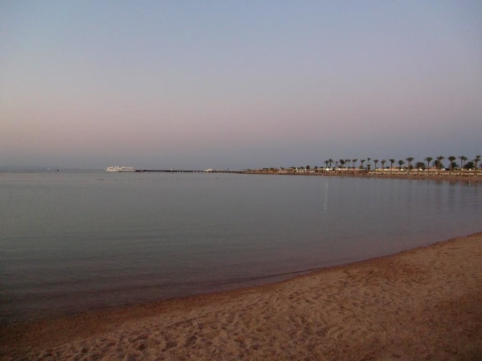 Hotelstrand am Abend Pickalbatros Dana Beach Resort - Hurghada