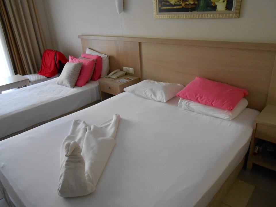 Bett mit Deko Can Garden Resort