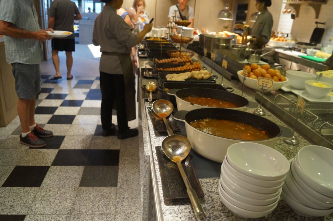 Gastro Woodlands Hotel & Resort