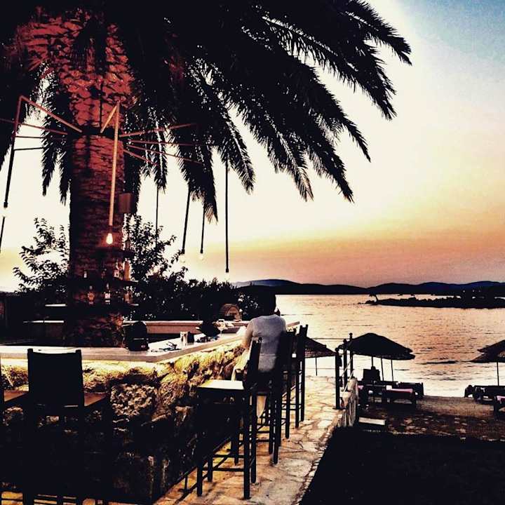 Bar Erythros Boutique Hotel&Beach