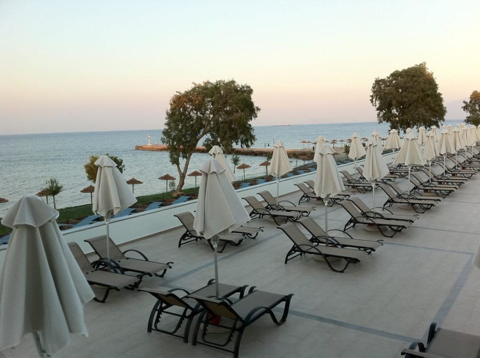 Pool mit Blick zum Meer TUI BLUE Oceanis Beach and Spa Resort