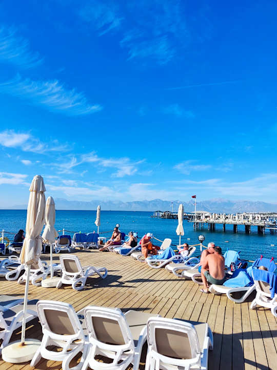 Außenansicht Saturn Palace Resort Hotel