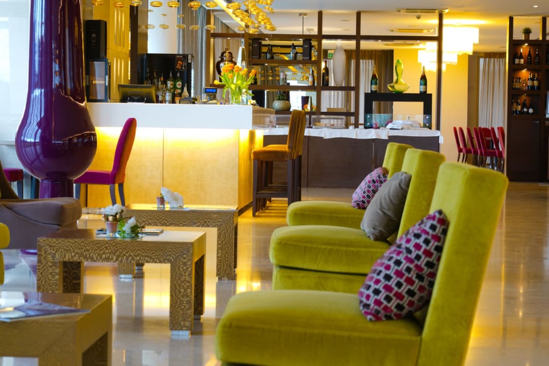 Gastro Pisa Tower Plaza