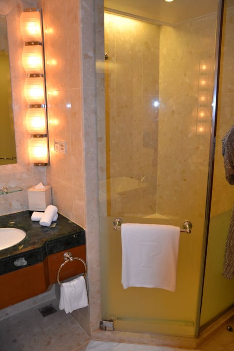 Dusche Hotel The Peninsula Bangkok