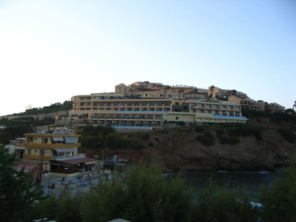 Widok na hotel z sąsiedniego hotelu Seaside A Lifestyle Resort