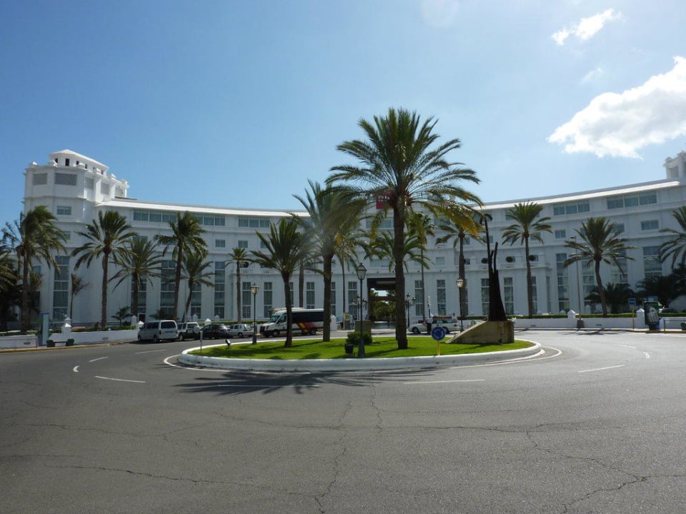 Vorderseite und Eingangsbereich Hotel Riu Palace Maspalomas Adults Only