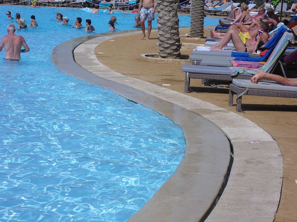 Schimmel/Algen/ Dreck im Pool Hotel Rosa Beach
