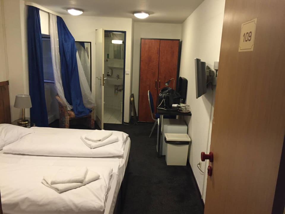 Zimmer Carlton Hotel