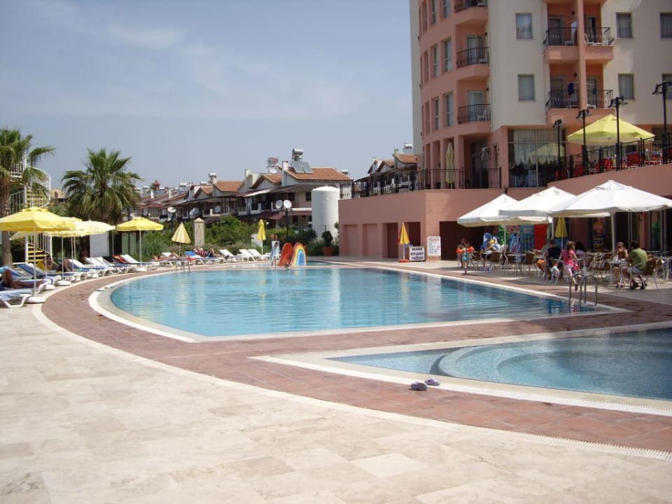 Pool Royal Atlantis Beach Hotel