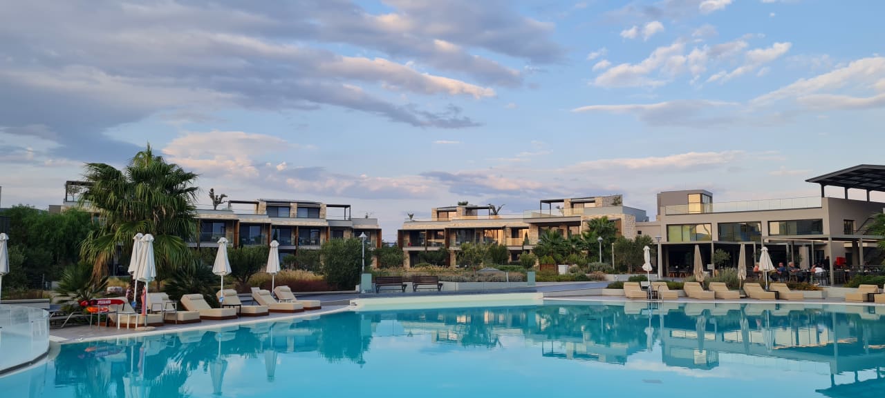 Pool Portes Lithos Luxury Resort