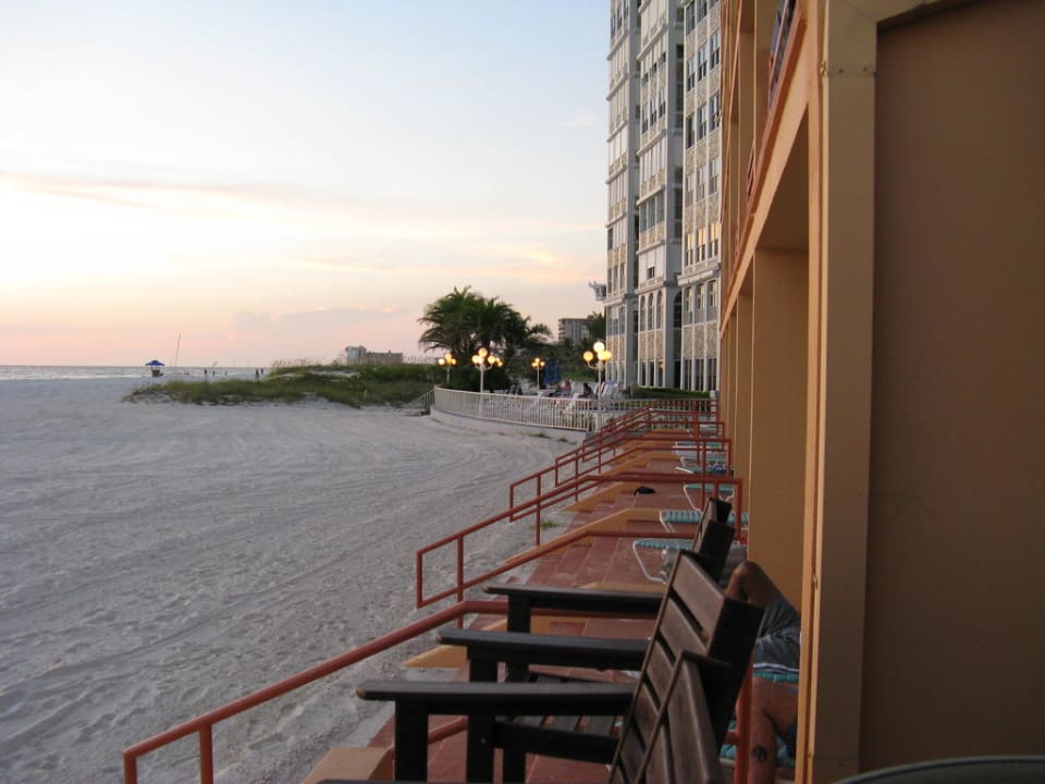 Blick seitlich Hotel Dolphin Beach Resort