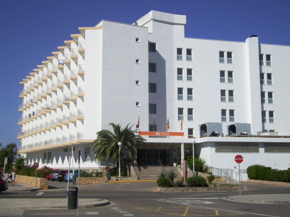 Hotel mit Eingang HM Tropical