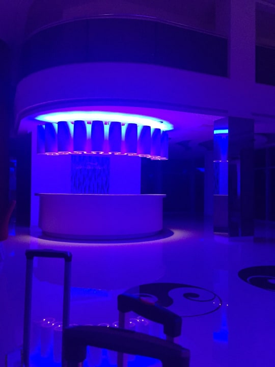 Rezeption in der Nacht Laguna Beach Alya Resort & Spa Hotel