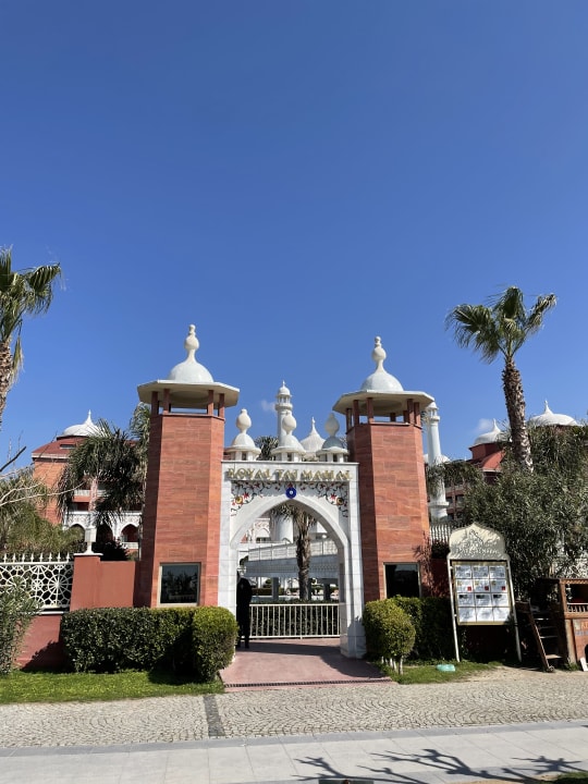 Außenansicht Royal Taj Mahal Hotel