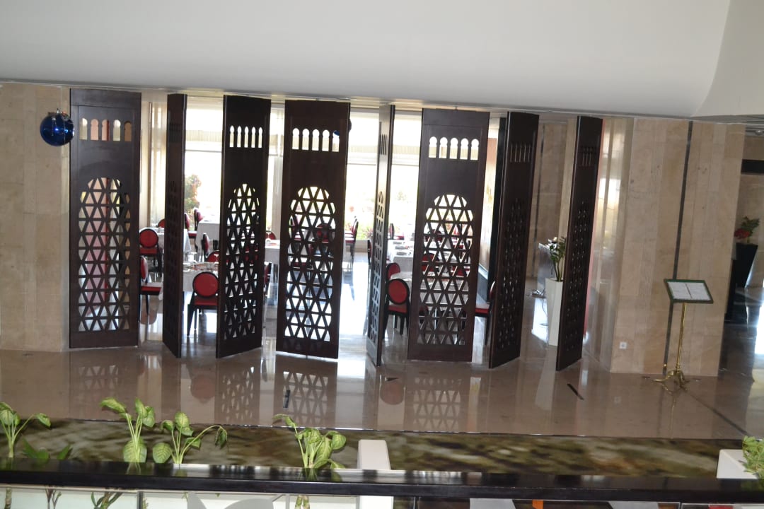 A-la-Carte-Restaurant im neueren Hotelgebäude Hotel Mövenpick Resort Aswan