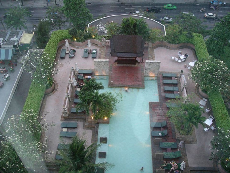 Blick vom Zimmer auf Pool Hotel Century Park