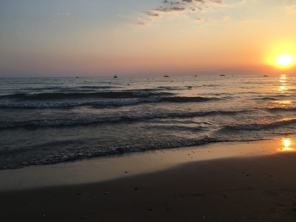 Strand Side Star Beach