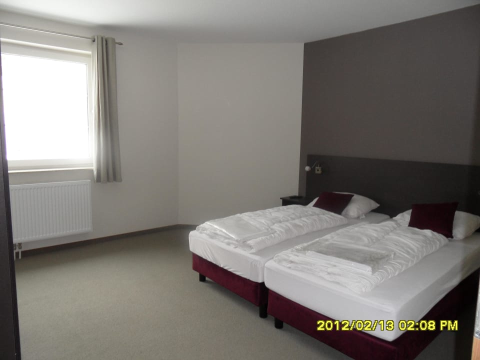 Schlafzimmer mit Doppelbett Ferienpark Landal Salztal Paradies