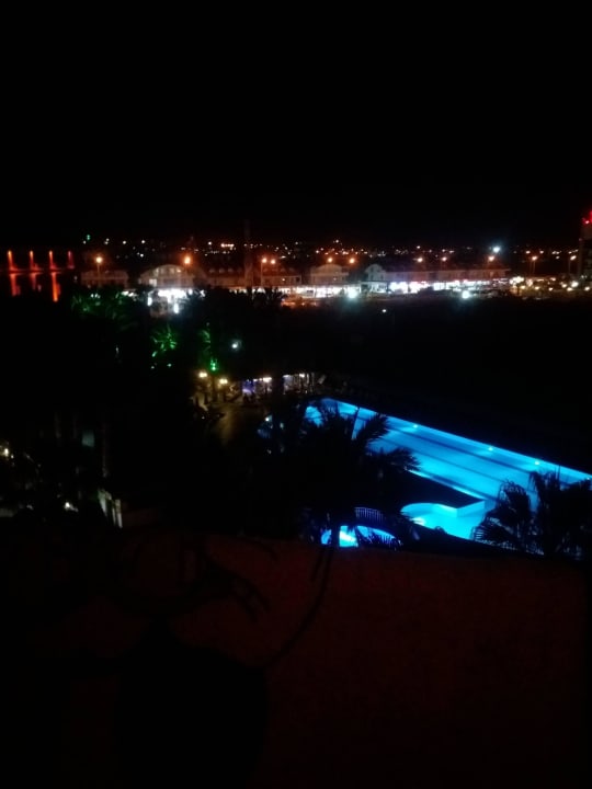 Pool bei Nacht Hane Family Resort