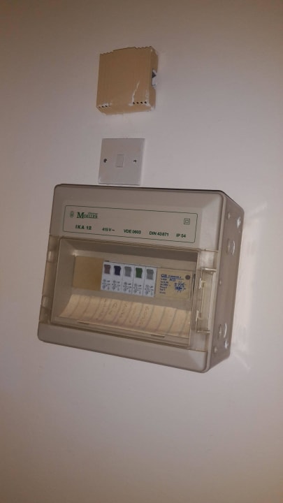 Sicherungskasten und defekter Router Riverside Garden Resort