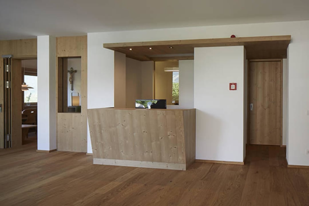 Rezeption Hotel Taufers