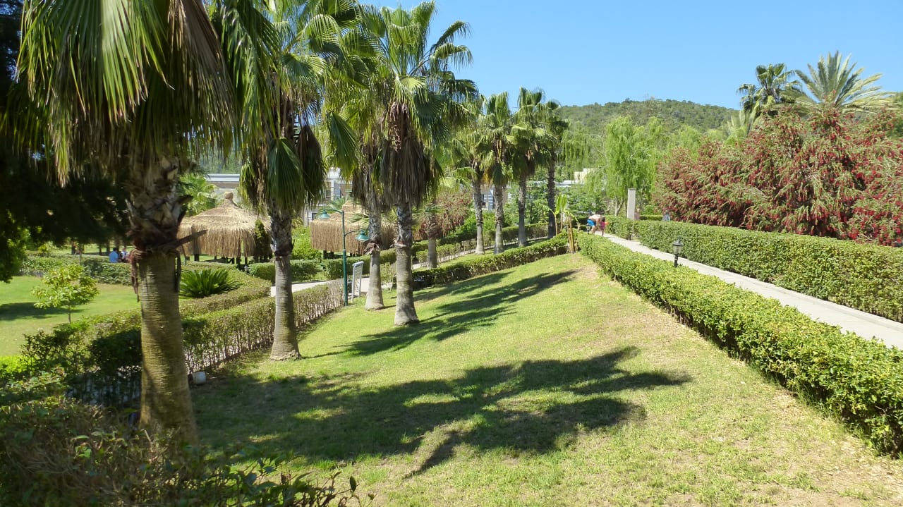 Gartenanlage Green Bay Resort & Spa