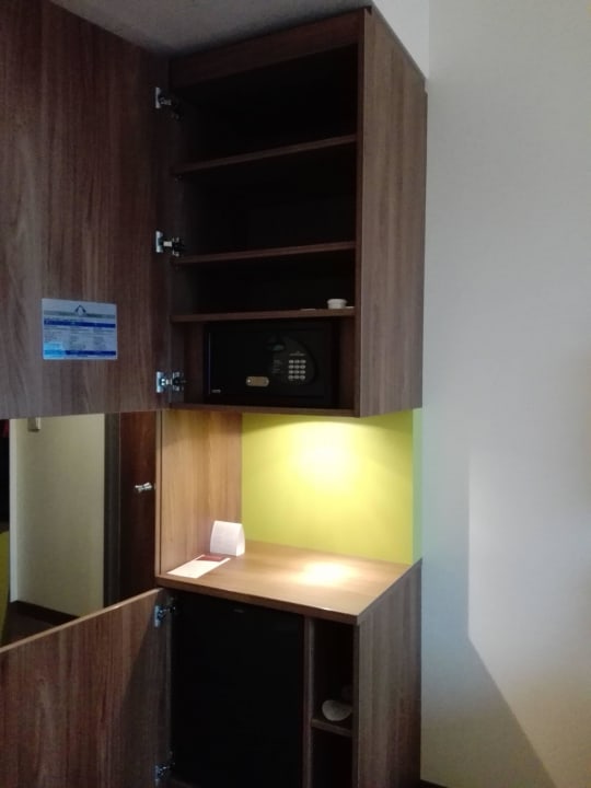 Safe im Schrank, Regale zu hoch Austria Trend Hotel Doppio