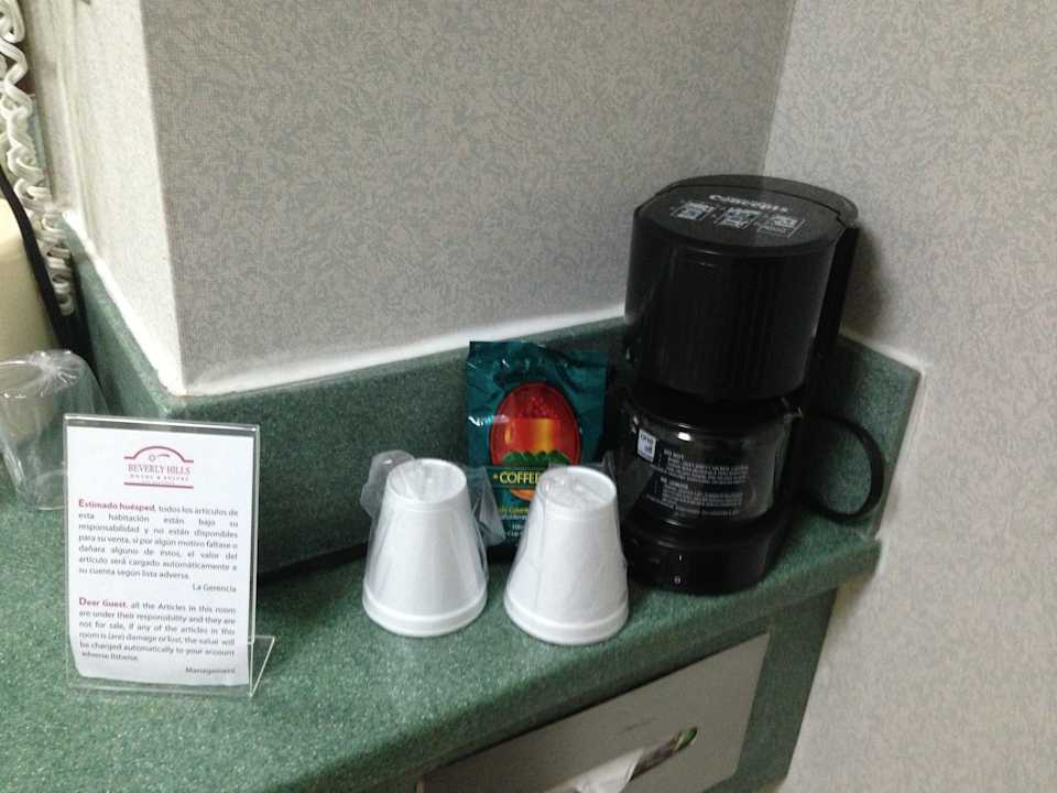 Kaffeemaschine im Bad Beverly Hills Hotel & Suites