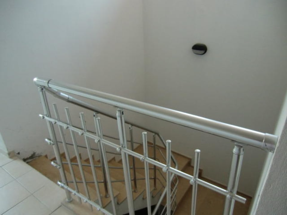 Aufgang zu unserem nicht gebuchten Zimmer Hane Family Resort