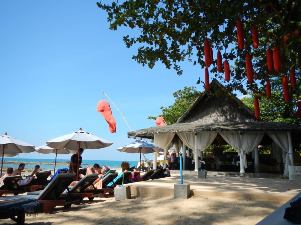 Strand mit Resaturant Ocean Breeze Resort
