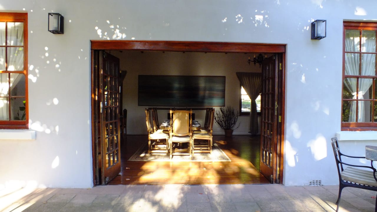 Ein Essbereich im Haupthaus Auberge Rozendal Winefarm