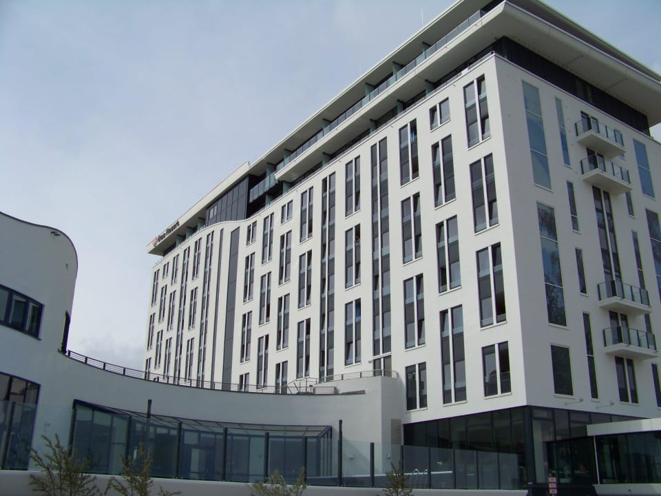 A-Ja mit neben liegendem Nivea Haus aja Warnemünde
